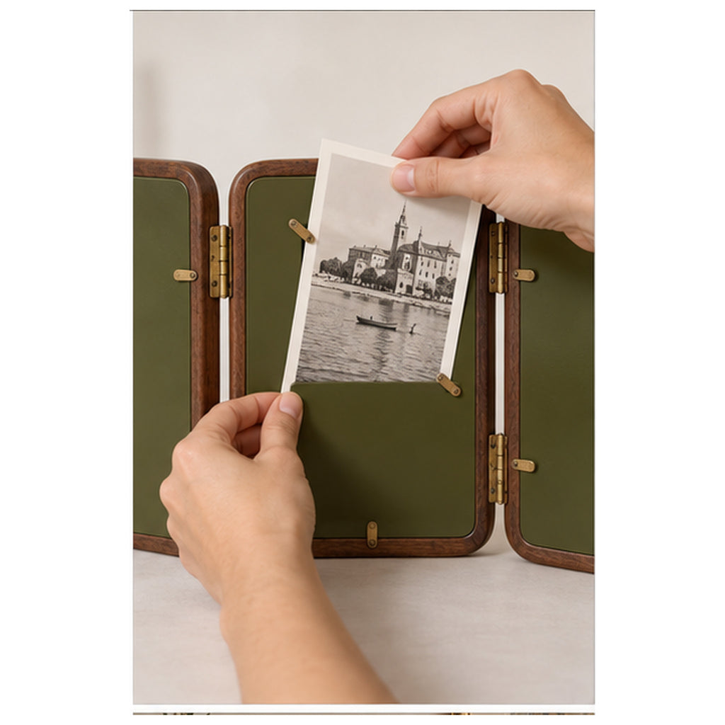 Cadre Paravent Mémoire — Triptyque pliant en noyer pour trois photos