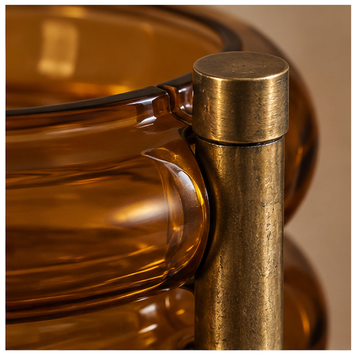 Vase Accordéon Ambre — Vase modulable en verre fumé et laiton patiné