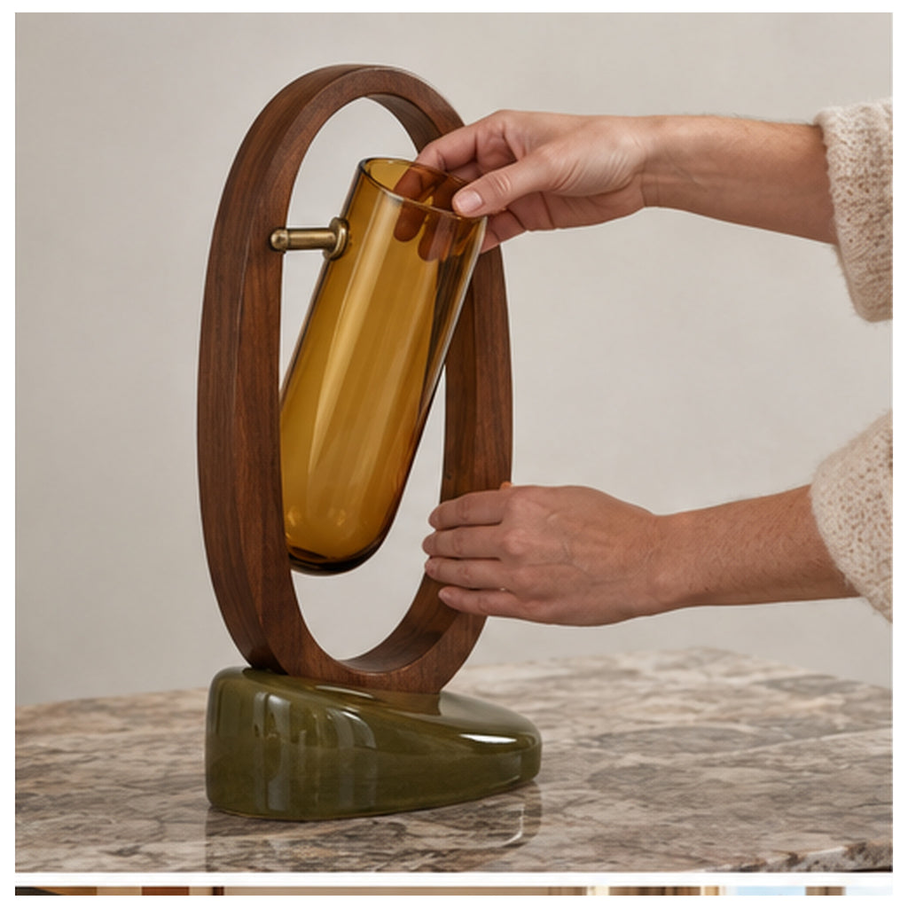 Vase Capsule Suspendue — Soliflore inclinable en verre ambré et noyer
